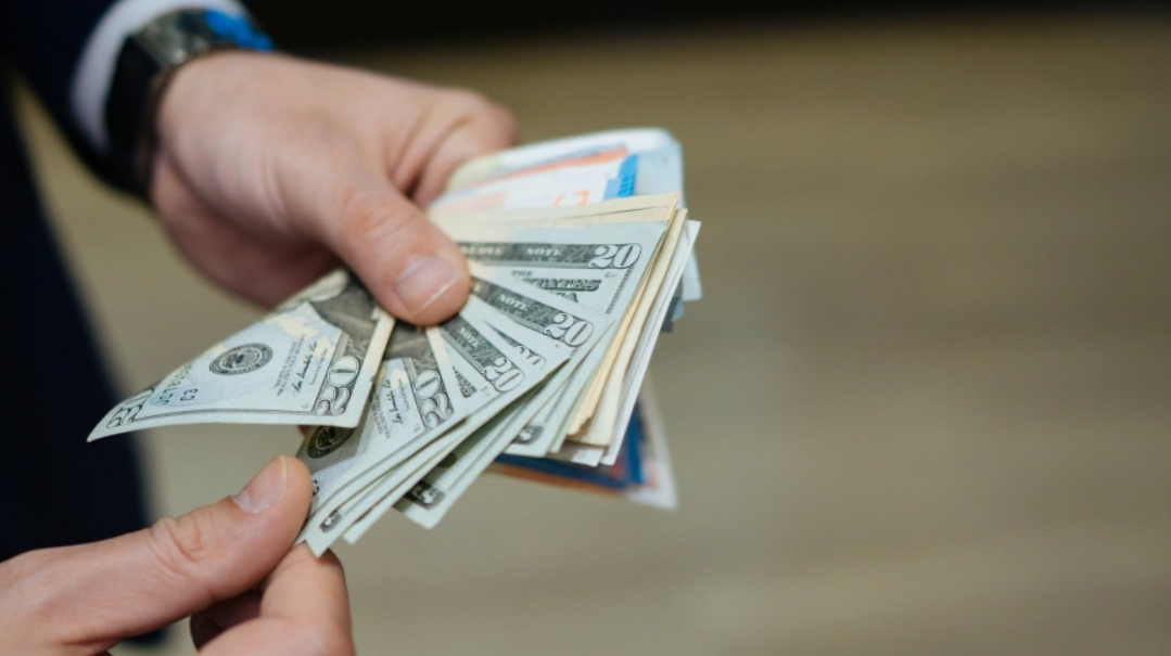 杆友推荐散人歌曲，华夏银行天津分行行长坠楼事件详情