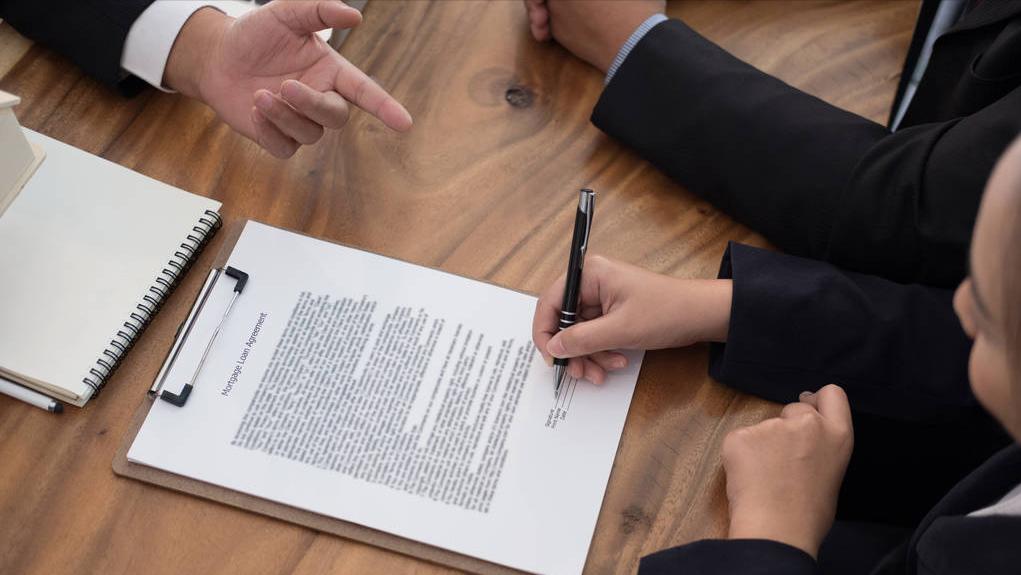 中国光大银行海口分行违规_海南银保监局罚款_光大银行杭州分行违约