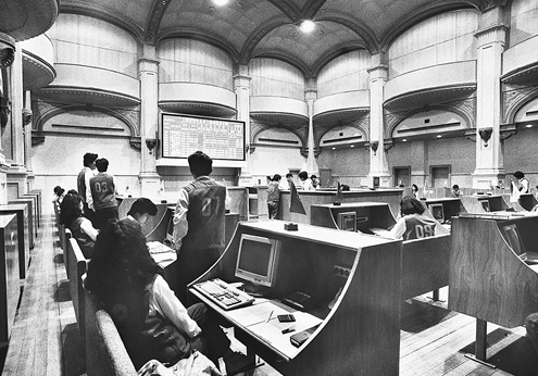 1991年3月拍摄的上海证券交易所内景。