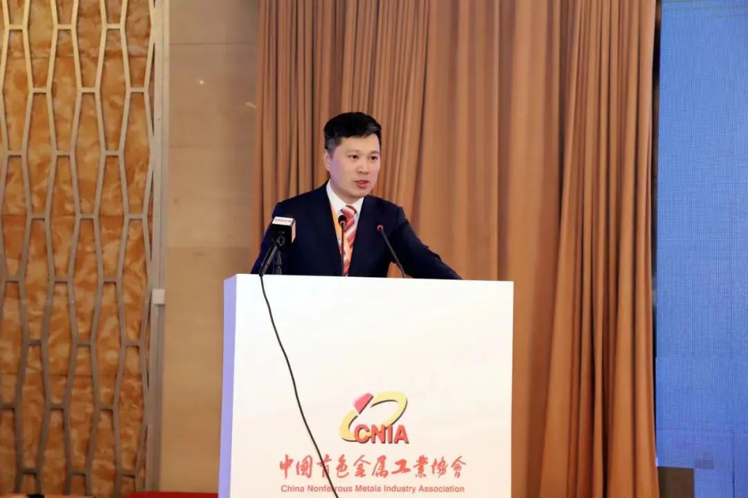 黑色金属矿产_矿山黑色金属标志图片_黑色金属矿山