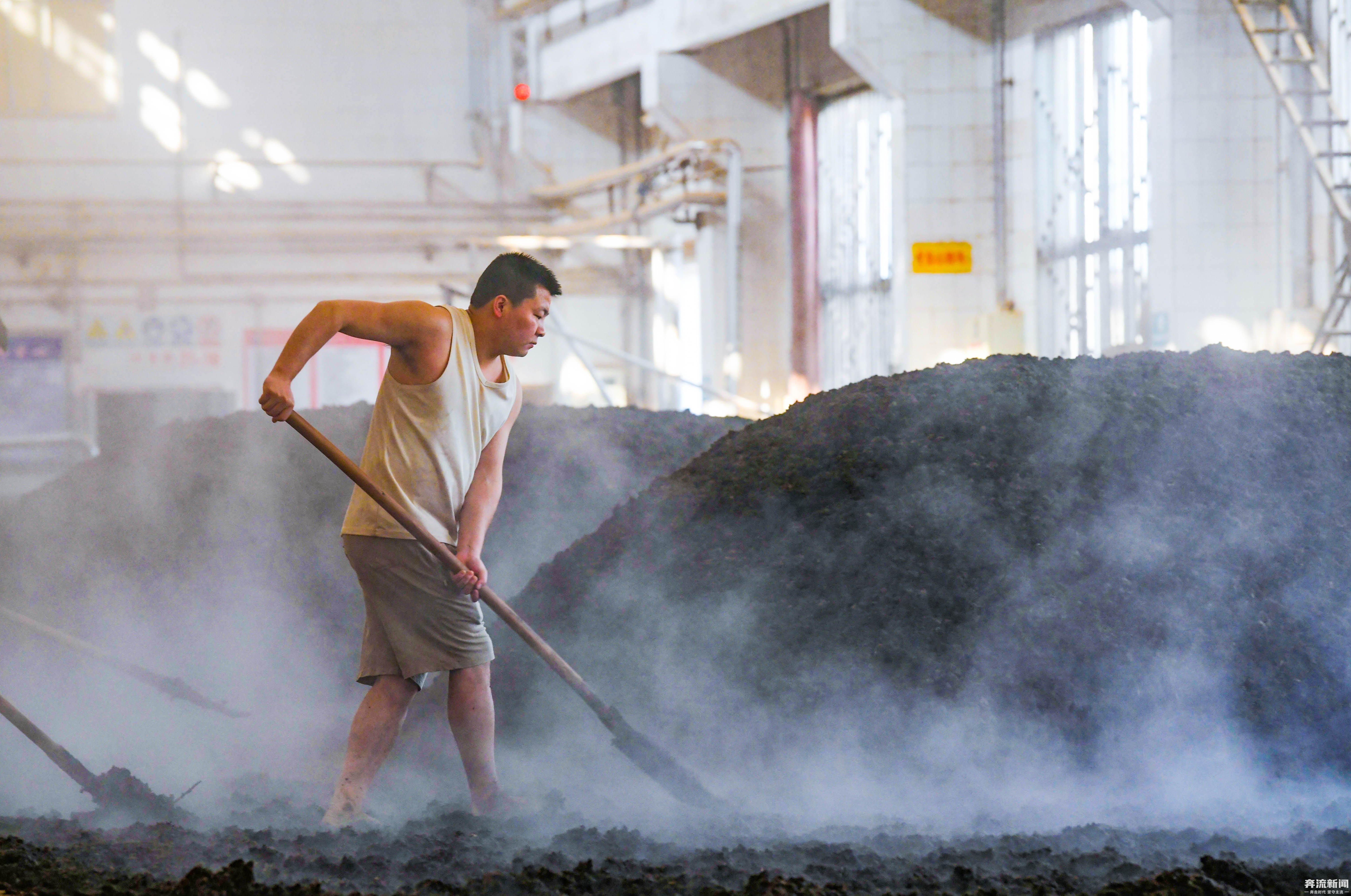 茅台酒生产过程_贵州茅台镇原液酒价格_茅台镇千年酒文化