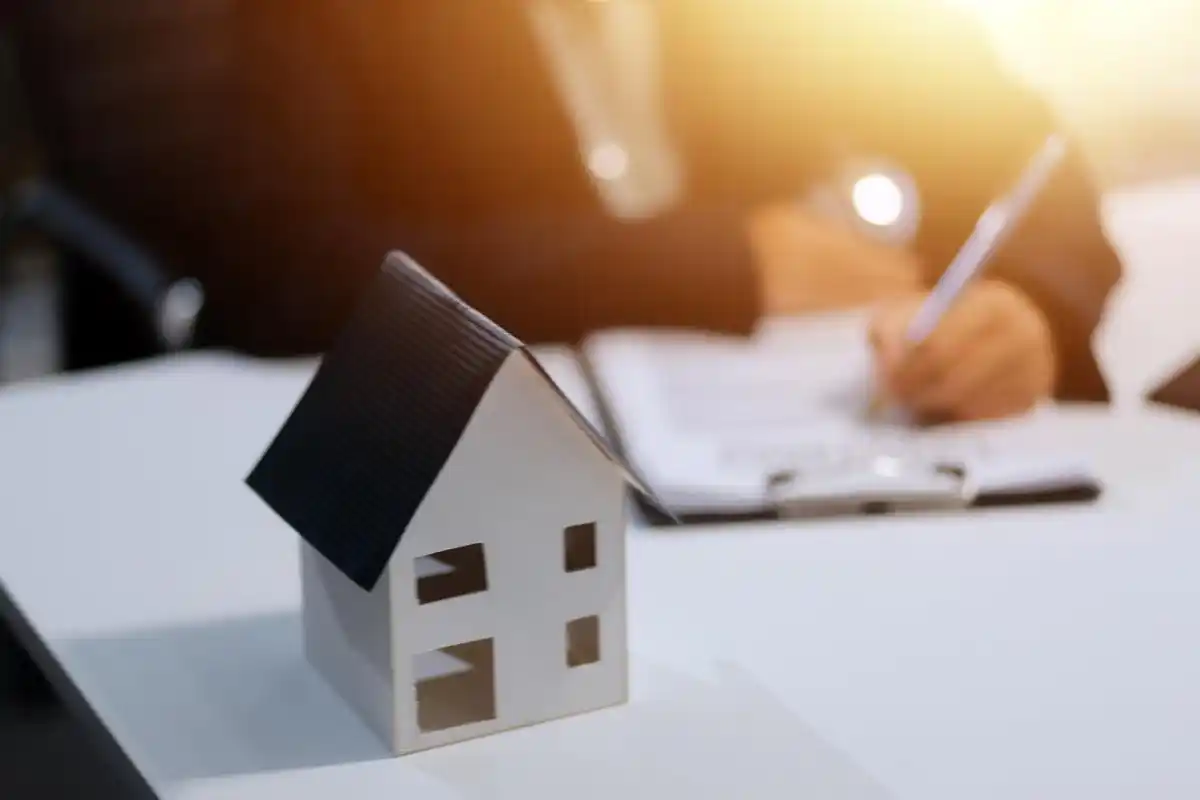 房产证抵押会给凭证吗_三种合法取出房产证场景操作_抵押房产证法律归属权解析