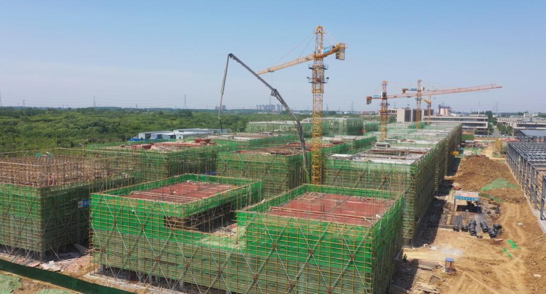 建设中的京东安徽智能制造及电商产业园。肥西县委宣传部供图